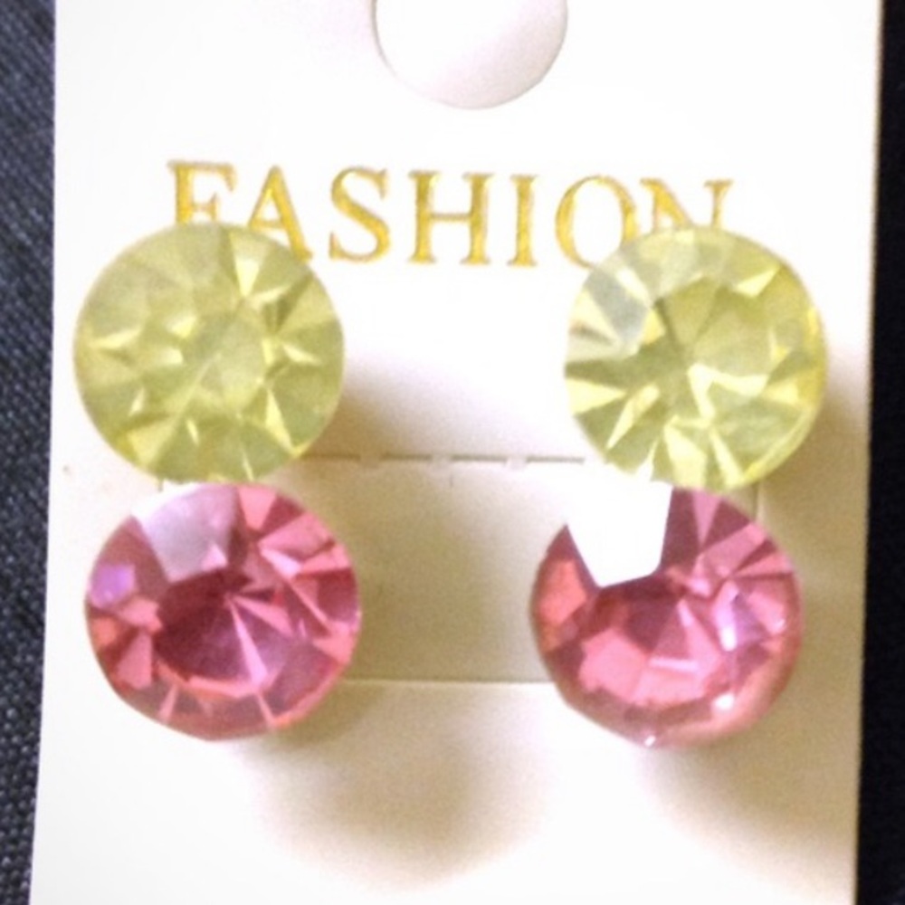 20/$20 1 Set of 2PAIRS P EARRINGS